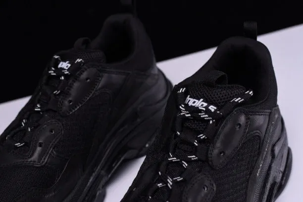 BalenciagaWMNS Vintage Triple S Trainers - Triple Black Distressed