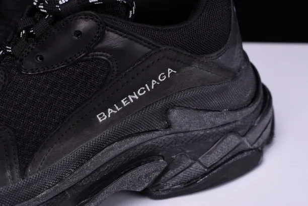 BalenciagaWMNS Vintage Triple S Trainers - Triple Black Distressed