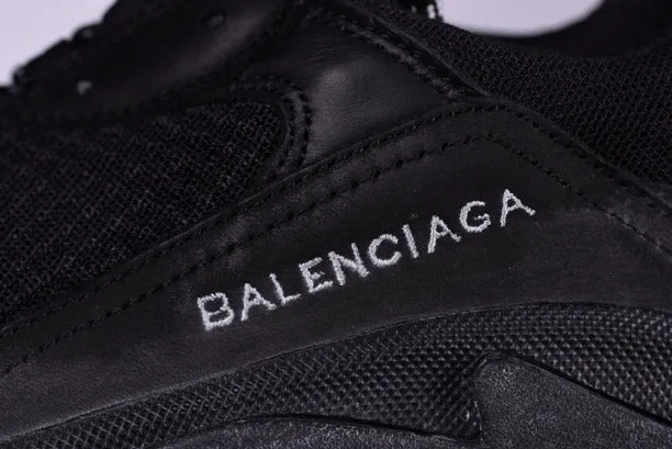 BalenciagaWMNS Vintage Triple S Trainers - Triple Black Distressed