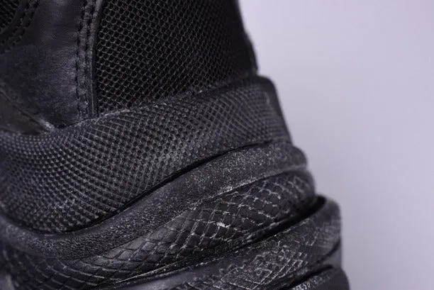 BalenciagaWMNS Vintage Triple S Trainers - Triple Black Distressed