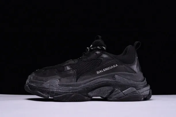 BalenciagaWMNS Vintage Triple S Trainers - Triple Black Distressed