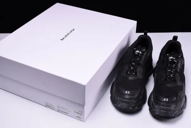 BalenciagaWMNS Vintage Triple S Trainers - Triple Black Distressed