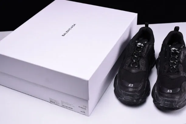 BalenciagaWMNS Vintage Triple S Trainers - Triple Black Distressed