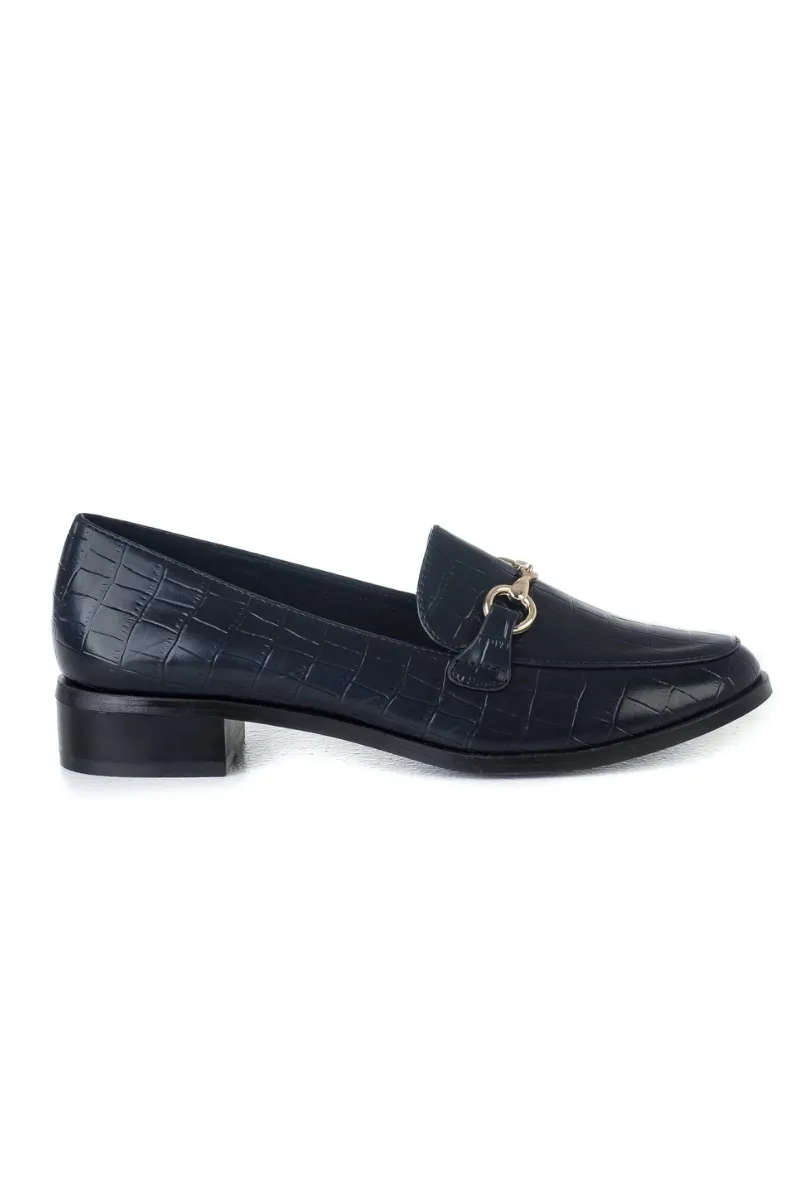 Loafers with buckle
