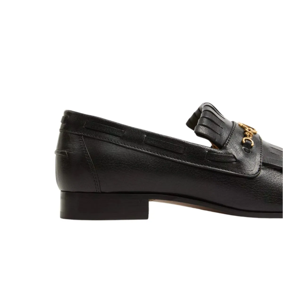 MOCCASINS WITH GOLD V LOGO SIGNATURE AND FRINGES.