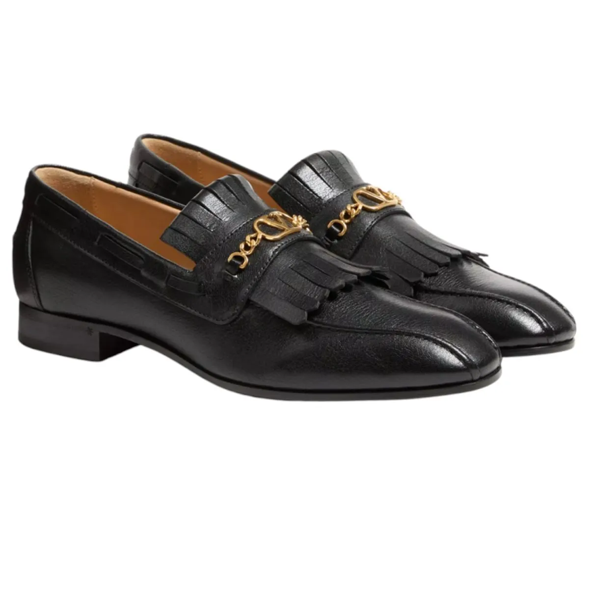 MOCCASINS WITH GOLD V LOGO SIGNATURE AND FRINGES.