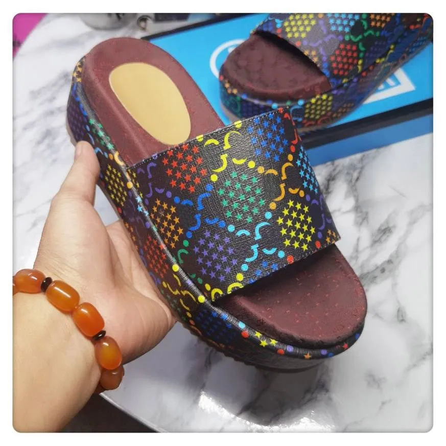 Slide Designer Women Embossed Macron Sandals Men Slippers Flip Flops Luxury Flat Thick Bottom Embroidery Printed classic retro Jelly Rubber High Heel Hot size 35-45