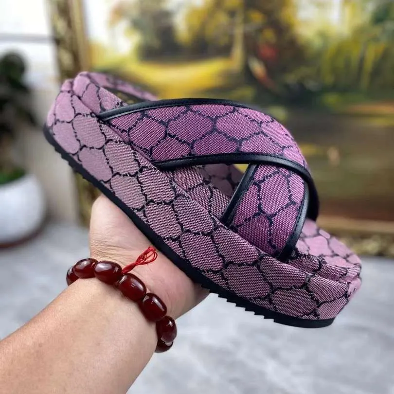 Slide Designer Women Embossed Macron Sandals Men Slippers Flip Flops Luxury Flat Thick Bottom Embroidery Printed classic retro Jelly Rubber High Heel Hot size 35-45
