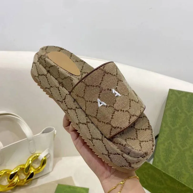 Slide Designer Women Embossed Macron Sandals Men Slippers Flip Flops Luxury Flat Thick Bottom Embroidery Printed classic retro Jelly Rubber High Heel Hot size 35-45