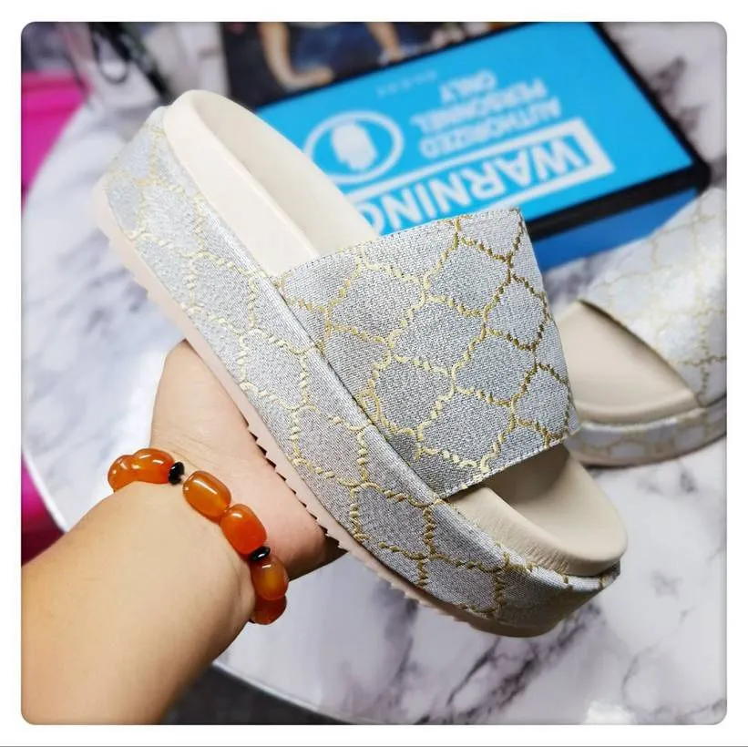 Slide Designer Women Embossed Macron Sandals Men Slippers Flip Flops Luxury Flat Thick Bottom Embroidery Printed classic retro Jelly Rubber High Heel Hot size 35-45