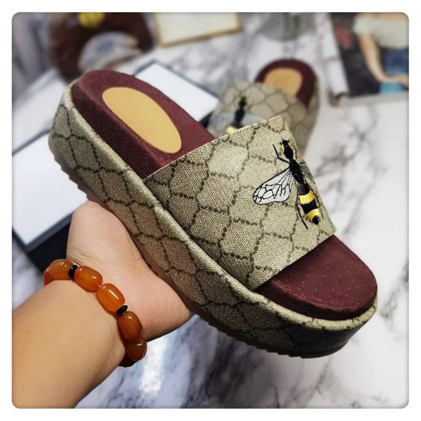 Slide Designer Women Embossed Macron Sandals Men Slippers Flip Flops Luxury Flat Thick Bottom Embroidery Printed classic retro Jelly Rubber High Heel Hot size 35-45