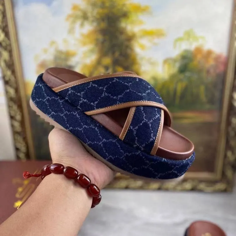 Slide Designer Women Embossed Macron Sandals Men Slippers Flip Flops Luxury Flat Thick Bottom Embroidery Printed classic retro Jelly Rubber High Heel Hot size 35-45