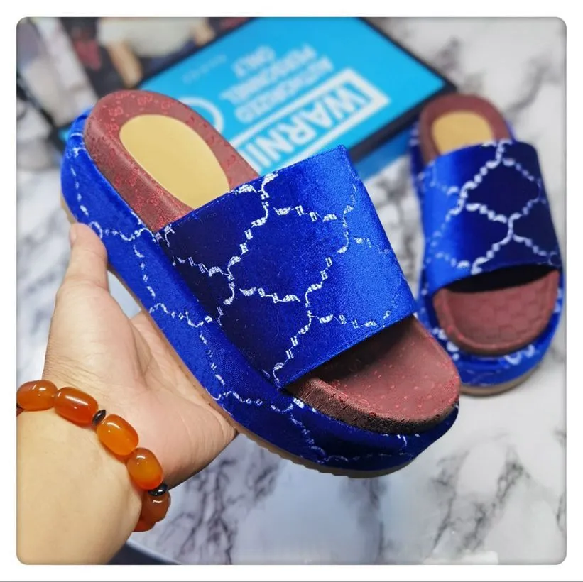 Slide Designer Women Embossed Macron Sandals Men Slippers Flip Flops Luxury Flat Thick Bottom Embroidery Printed classic retro Jelly Rubber High Heel Hot size 35-45