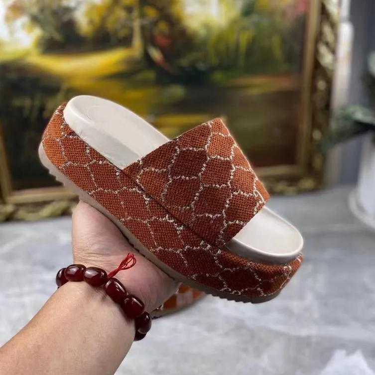 Slide Designer Women Embossed Macron Sandals Men Slippers Flip Flops Luxury Flat Thick Bottom Embroidery Printed classic retro Jelly Rubber High Heel Hot size 35-45