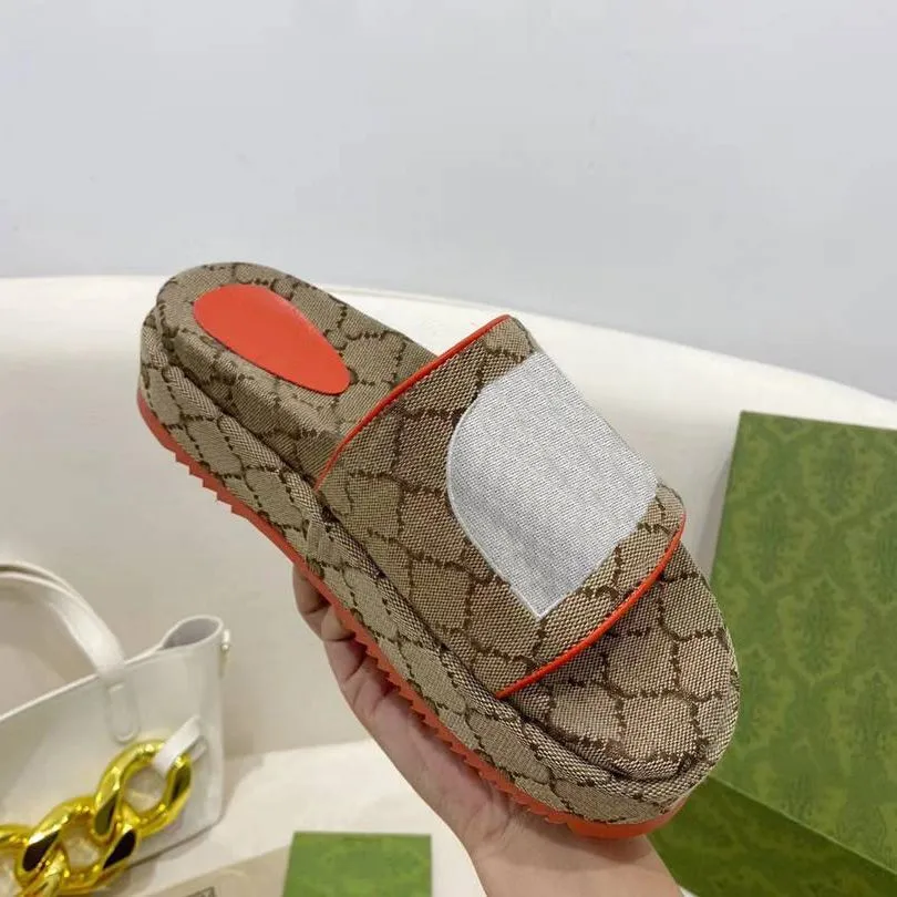 Slide Designer Women Embossed Macron Sandals Men Slippers Flip Flops Luxury Flat Thick Bottom Embroidery Printed classic retro Jelly Rubber High Heel Hot size 35-45