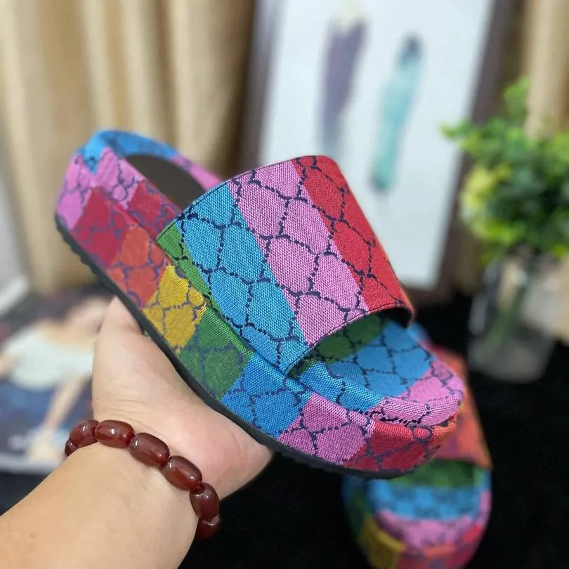Slide Designer Women Embossed Macron Sandals Men Slippers Flip Flops Luxury Flat Thick Bottom Embroidery Printed classic retro Jelly Rubber High Heel Hot size 35-45