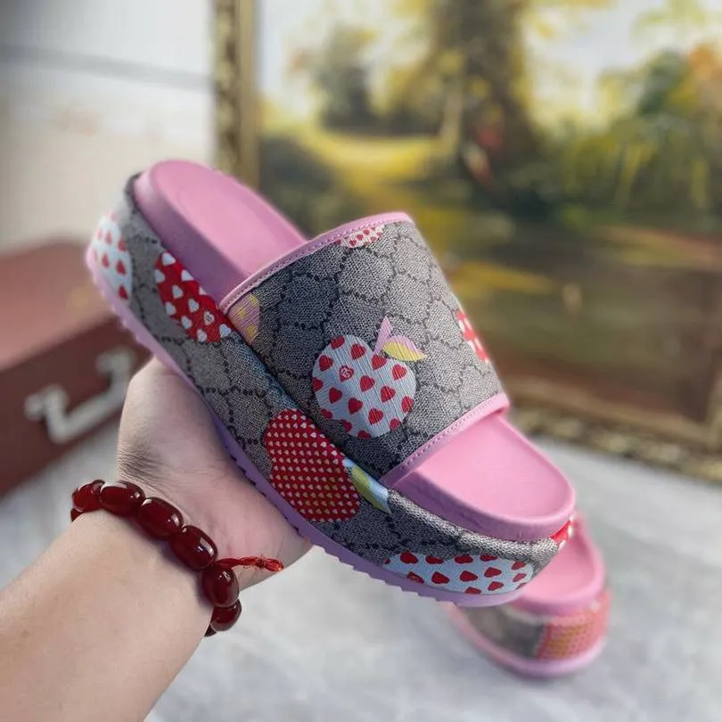 Slide Designer Women Embossed Macron Sandals Men Slippers Flip Flops Luxury Flat Thick Bottom Embroidery Printed classic retro Jelly Rubber High Heel Hot size 35-45