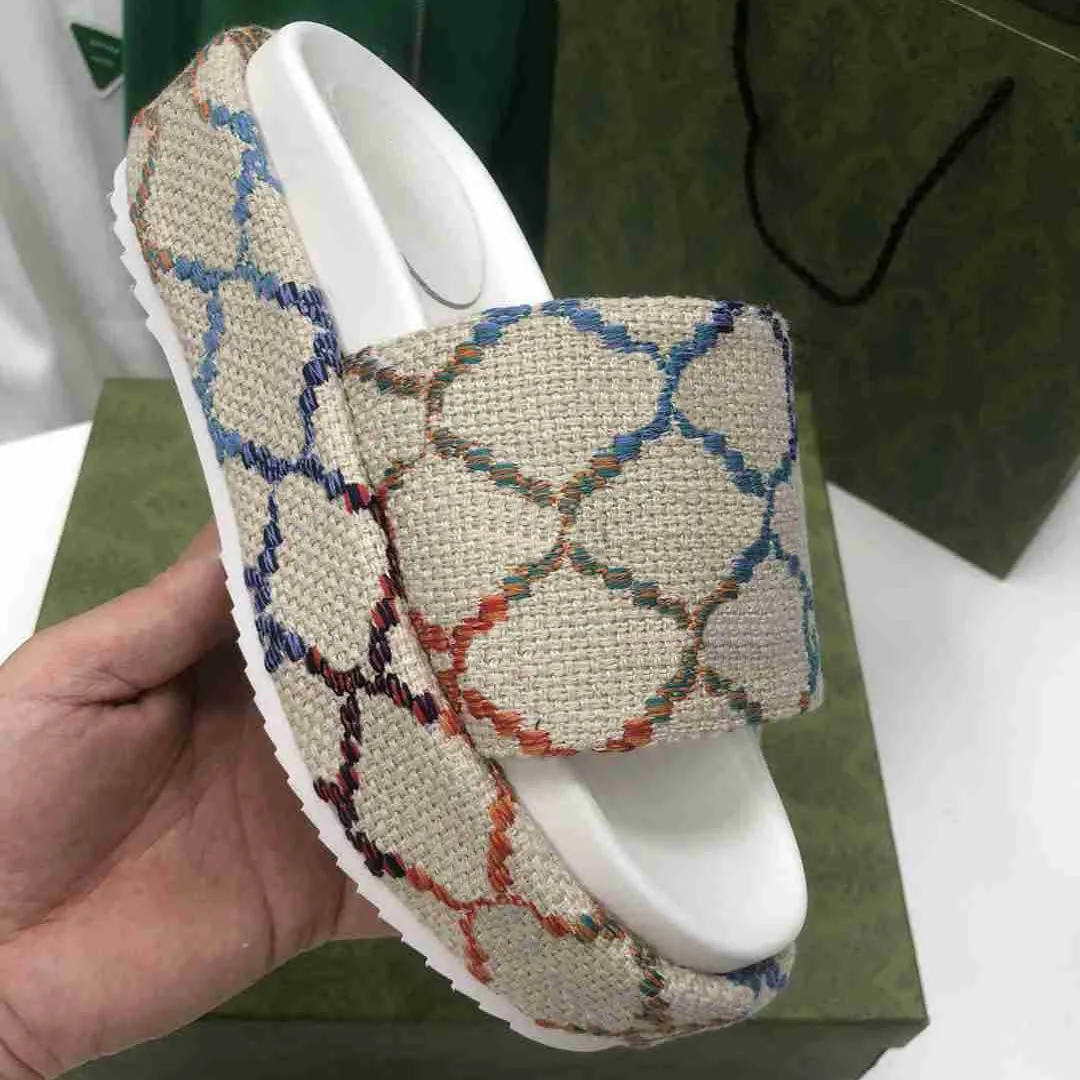 Slide Designer Women Embossed Macron Sandals Men Slippers Flip Flops Luxury Flat Thick Bottom Embroidery Printed classic retro Jelly Rubber High Heel Hot size 35-45