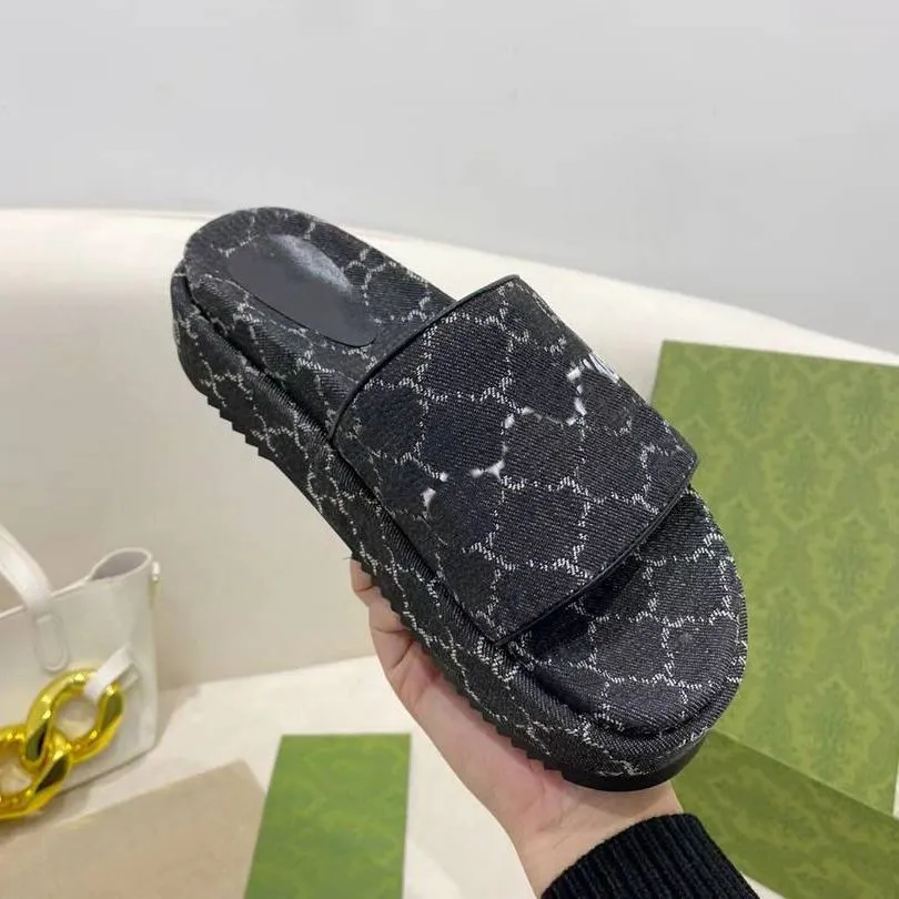 Slide Designer Women Embossed Macron Sandals Men Slippers Flip Flops Luxury Flat Thick Bottom Embroidery Printed classic retro Jelly Rubber High Heel Hot size 35-45
