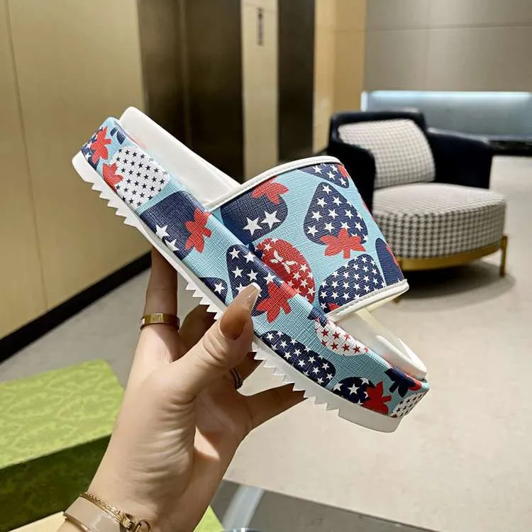 Slide Designer Women Embossed Macron Sandals Men Slippers Flip Flops Luxury Flat Thick Bottom Embroidery Printed classic retro Jelly Rubber High Heel Hot size 35-45