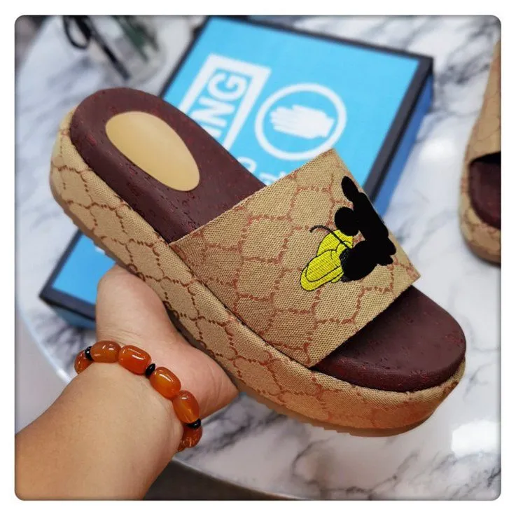 Slide Designer Women Embossed Macron Sandals Men Slippers Flip Flops Luxury Flat Thick Bottom Embroidery Printed classic retro Jelly Rubber High Heel Hot size 35-45