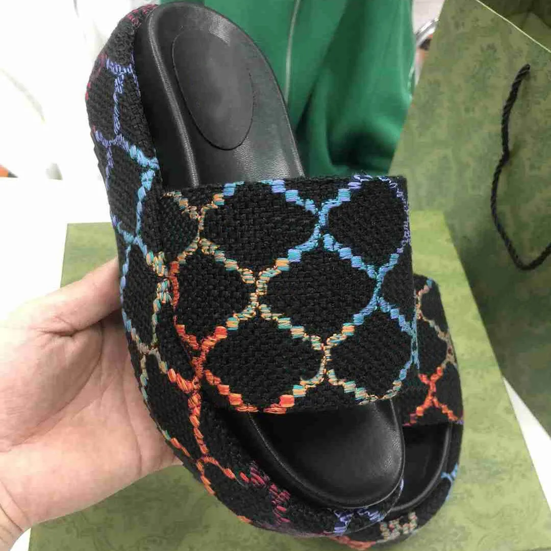 Slide Designer Women Embossed Macron Sandals Men Slippers Flip Flops Luxury Flat Thick Bottom Embroidery Printed classic retro Jelly Rubber High Heel Hot size 35-45