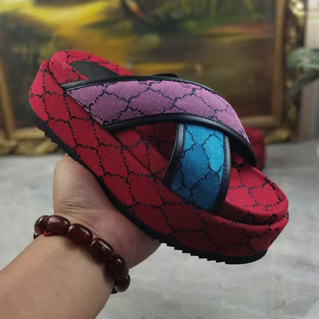 Slide Designer Women Embossed Macron Sandals Men Slippers Flip Flops Luxury Flat Thick Bottom Embroidery Printed classic retro Jelly Rubber High Heel Hot size 35-45