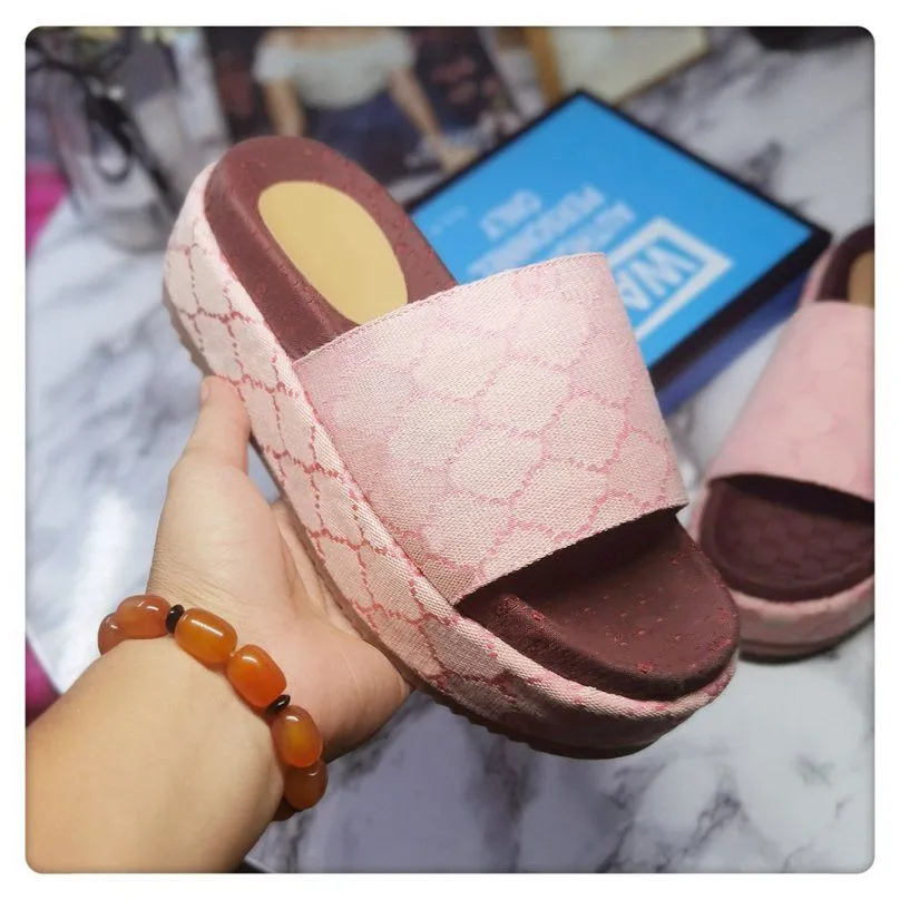 Slide Designer Women Embossed Macron Sandals Men Slippers Flip Flops Luxury Flat Thick Bottom Embroidery Printed classic retro Jelly Rubber High Heel Hot size 35-45