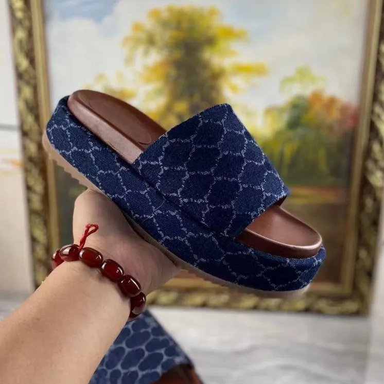 Slide Designer Women Embossed Macron Sandals Men Slippers Flip Flops Luxury Flat Thick Bottom Embroidery Printed classic retro Jelly Rubber High Heel Hot size 35-45