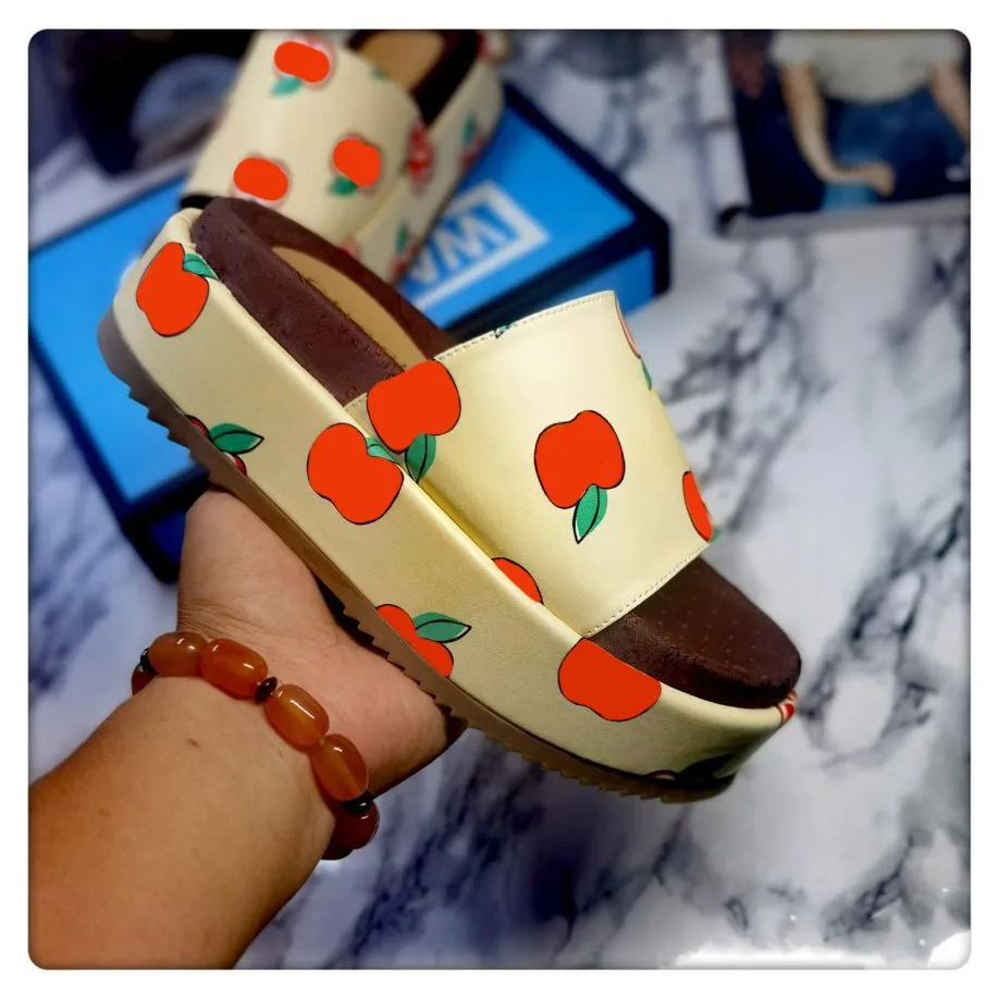 Slide Designer Women Embossed Macron Sandals Men Slippers Flip Flops Luxury Flat Thick Bottom Embroidery Printed classic retro Jelly Rubber High Heel Hot size 35-45