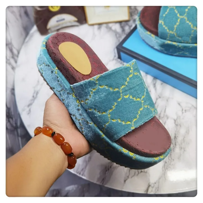 Slide Designer Women Embossed Macron Sandals Men Slippers Flip Flops Luxury Flat Thick Bottom Embroidery Printed classic retro Jelly Rubber High Heel Hot size 35-45